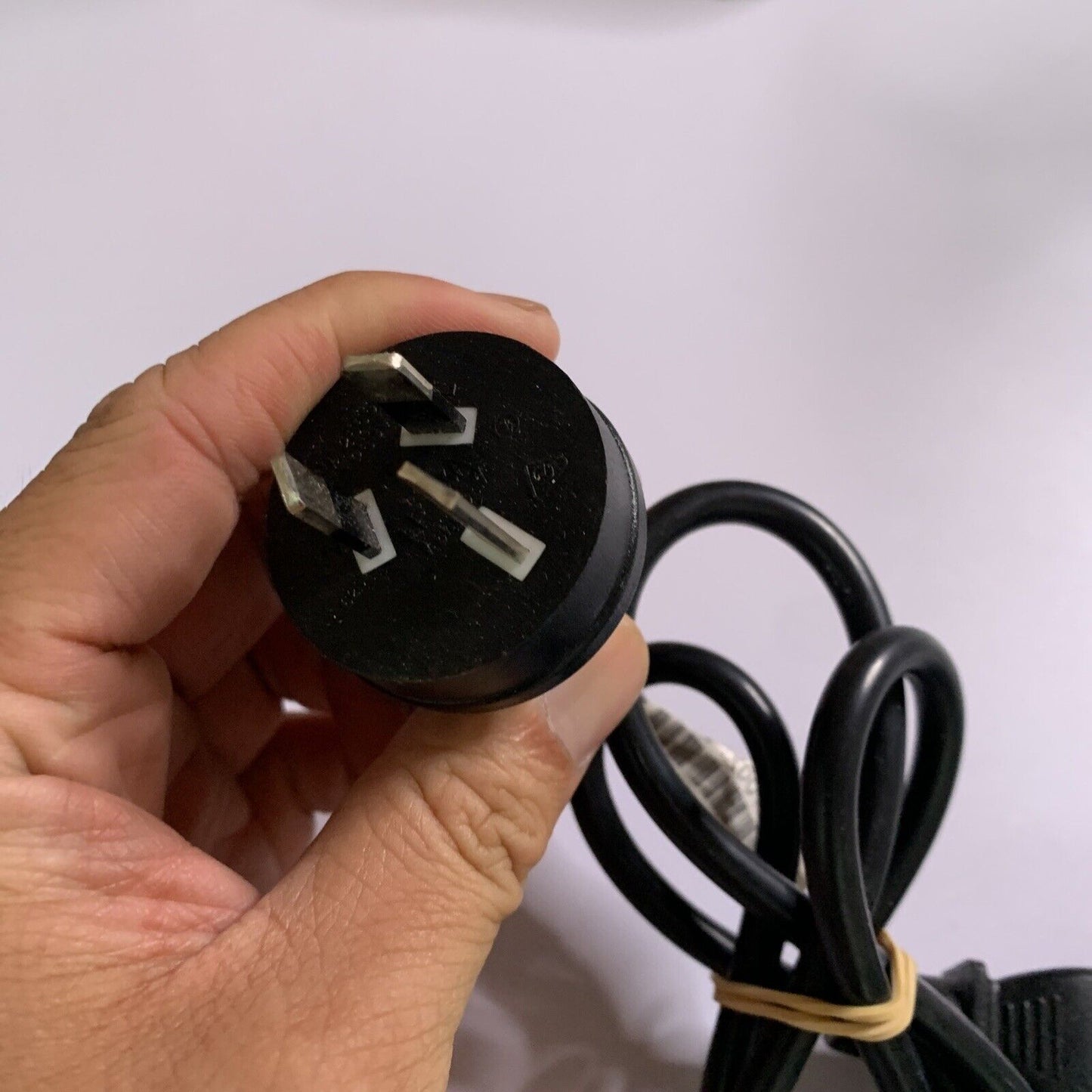 Genuine Hewlett Packard HP HSTNN-LA18 Laptop Power Supply PA-1400-18HB 19.5V 2A