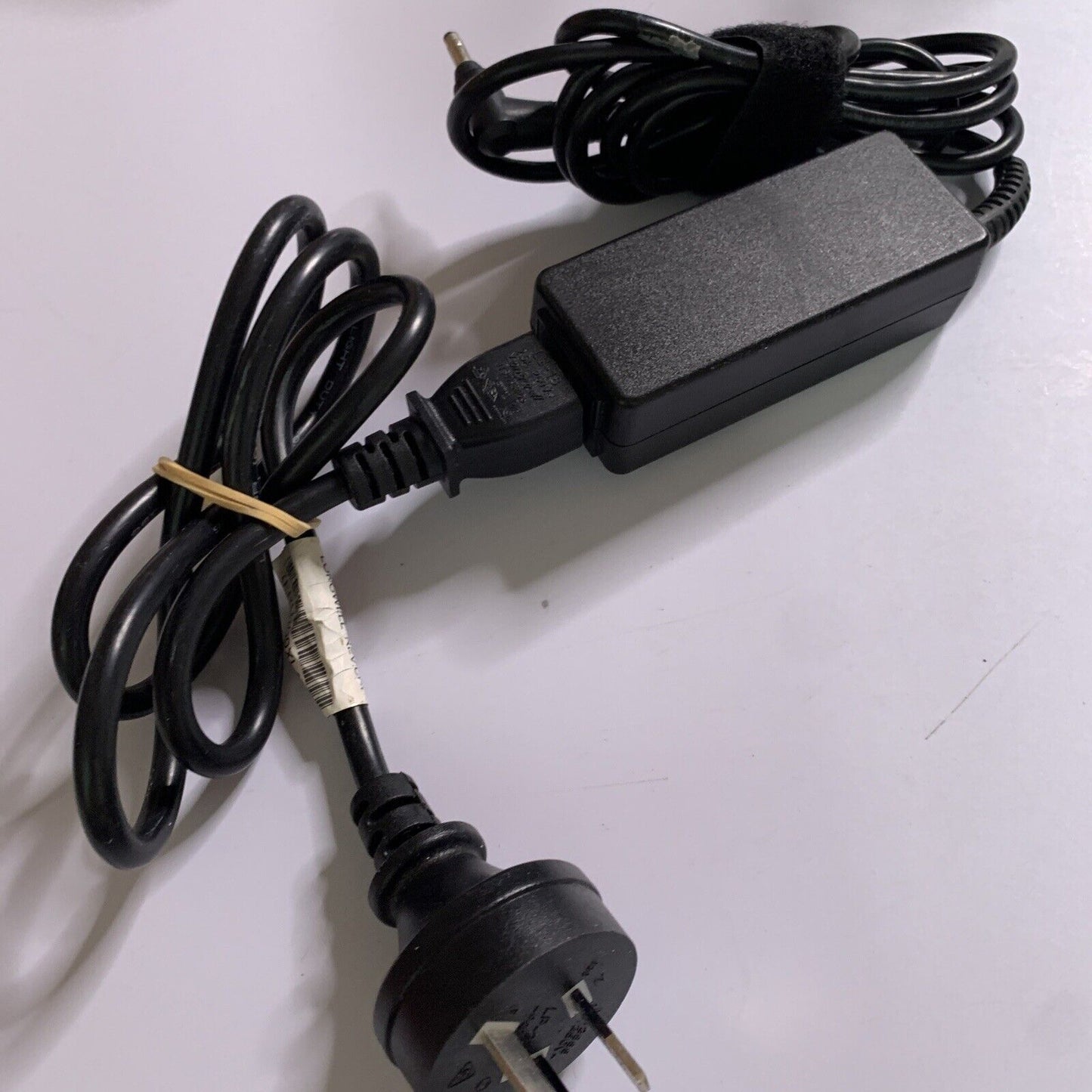 Genuine Hewlett Packard HP HSTNN-LA18 Laptop Power Supply PA-1400-18HB 19.5V 2A