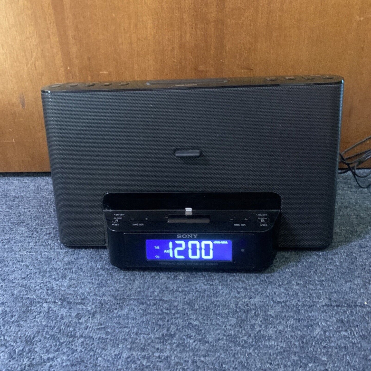 Sony iPhone iPad Lightning Audio Dock Alarm Clock AM/FM Radio ICF-DS15iPN