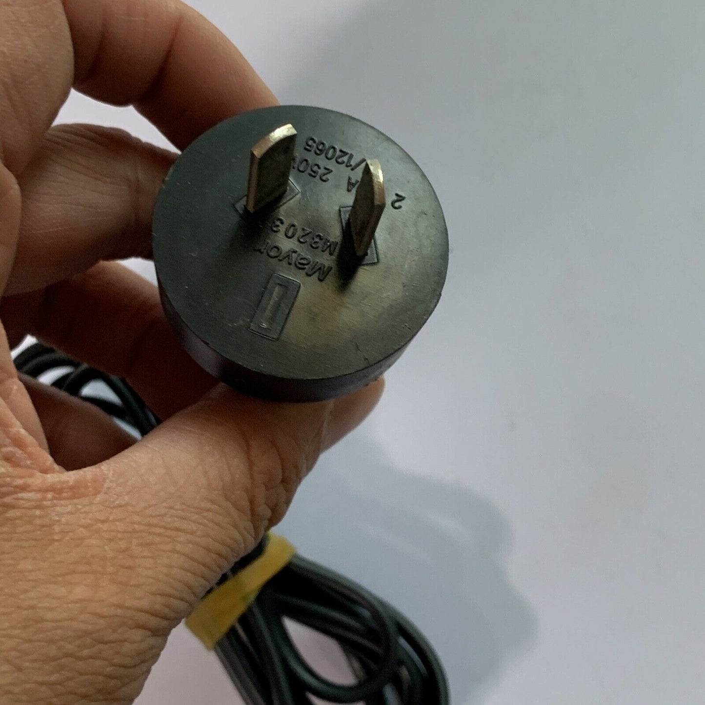 Canon CB-4AHE Battery Charger AA & AAA NI-MH 100-240V