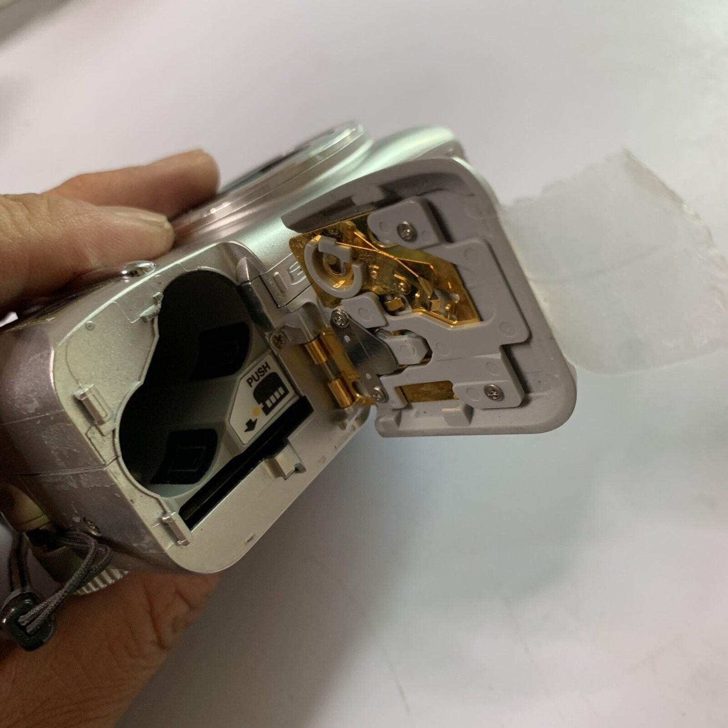 Olympus CAMEDIA D-535 3.2MP  Silver Digital Camera 3X Optical *Loose Battery Lid