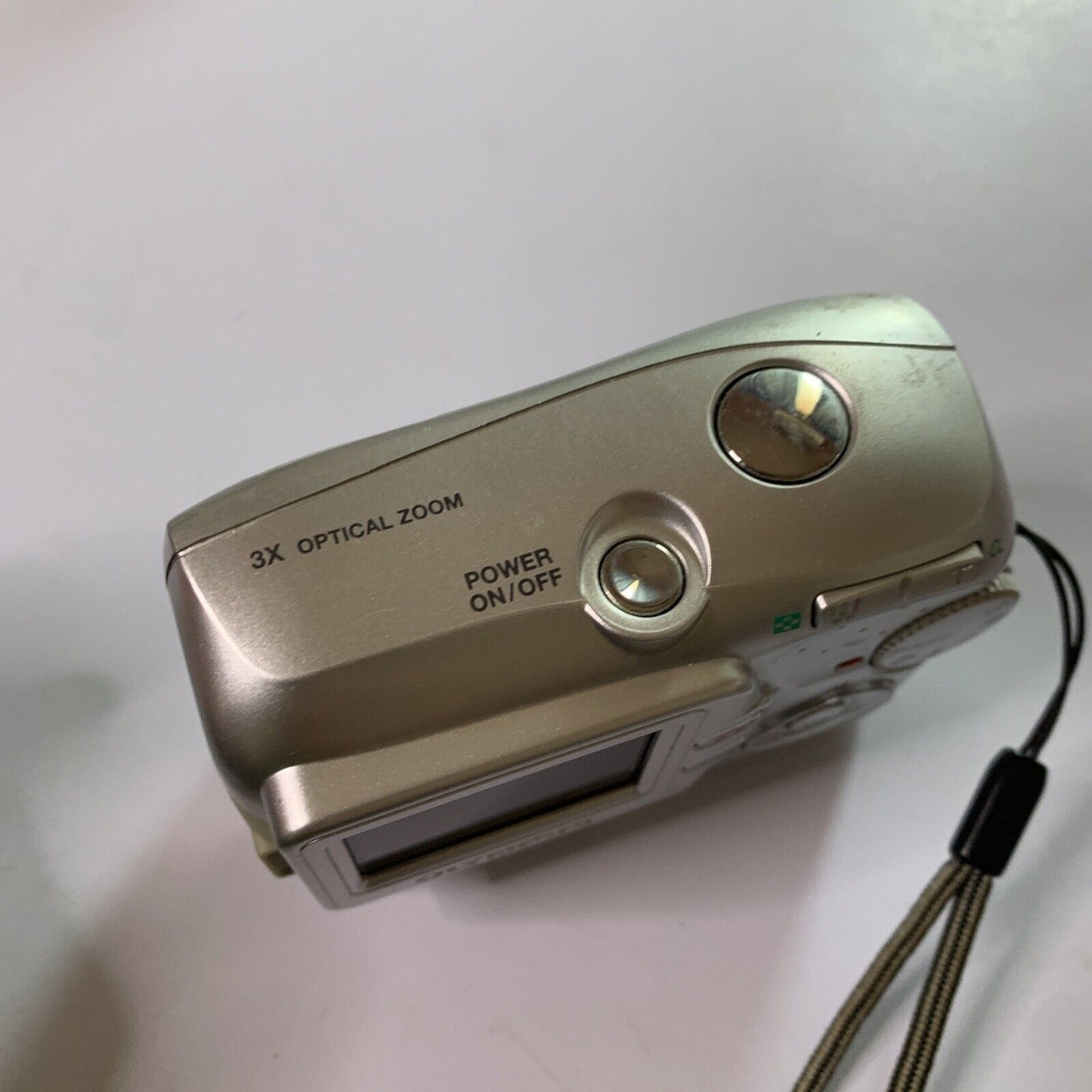 Olympus CAMEDIA D-535 3.2MP  Silver Digital Camera 3X Optical *Loose Battery Lid