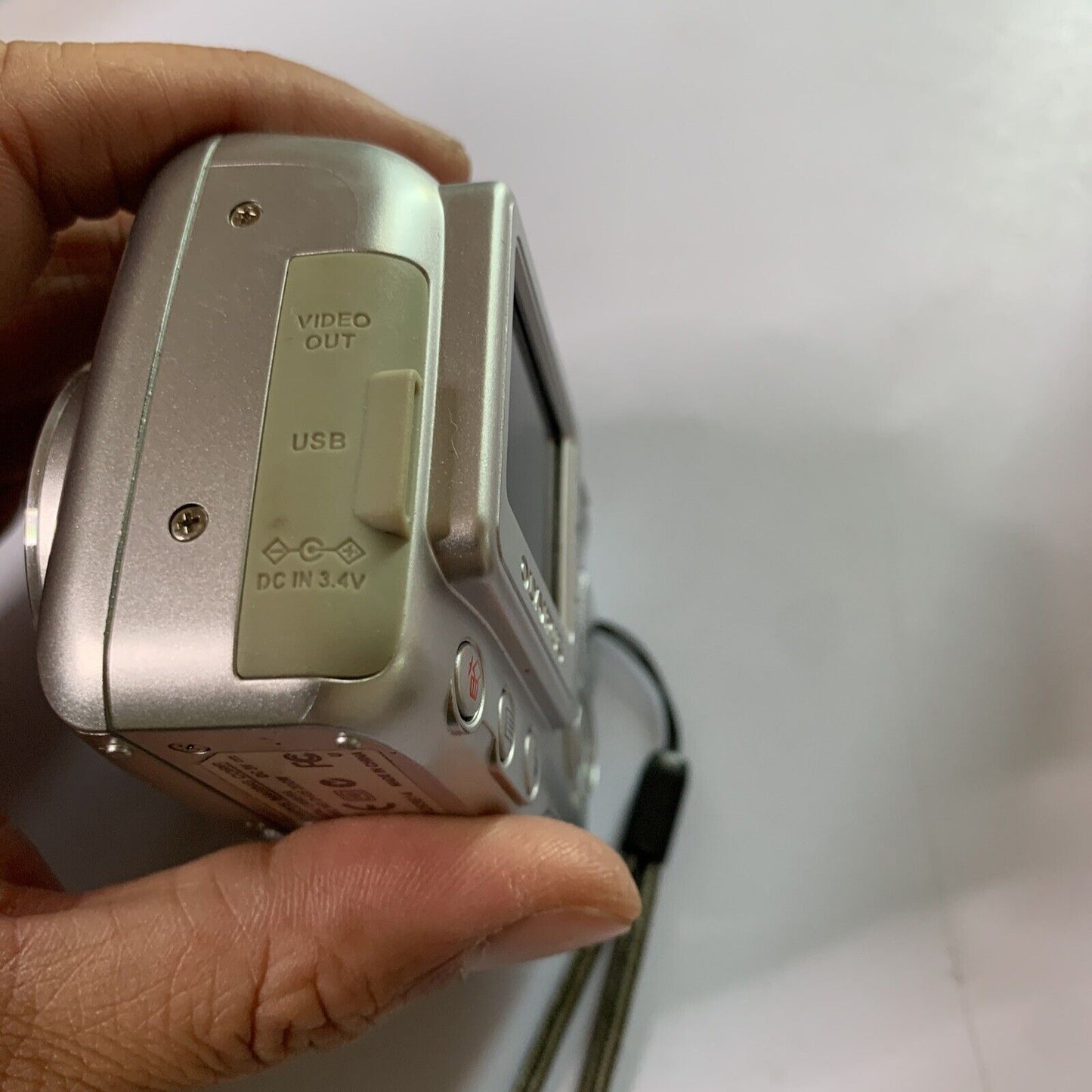 Olympus CAMEDIA D-535 3.2MP  Silver Digital Camera 3X Optical *Loose Battery Lid