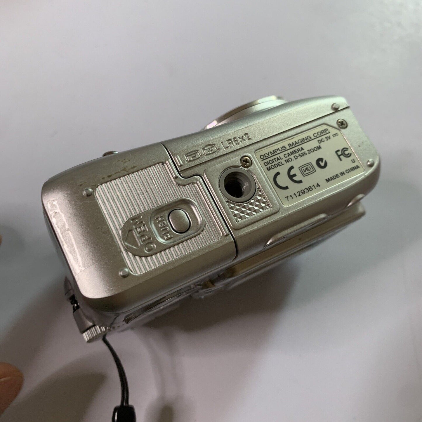 Olympus CAMEDIA D-535 3.2MP  Silver Digital Camera 3X Optical *Loose Battery Lid