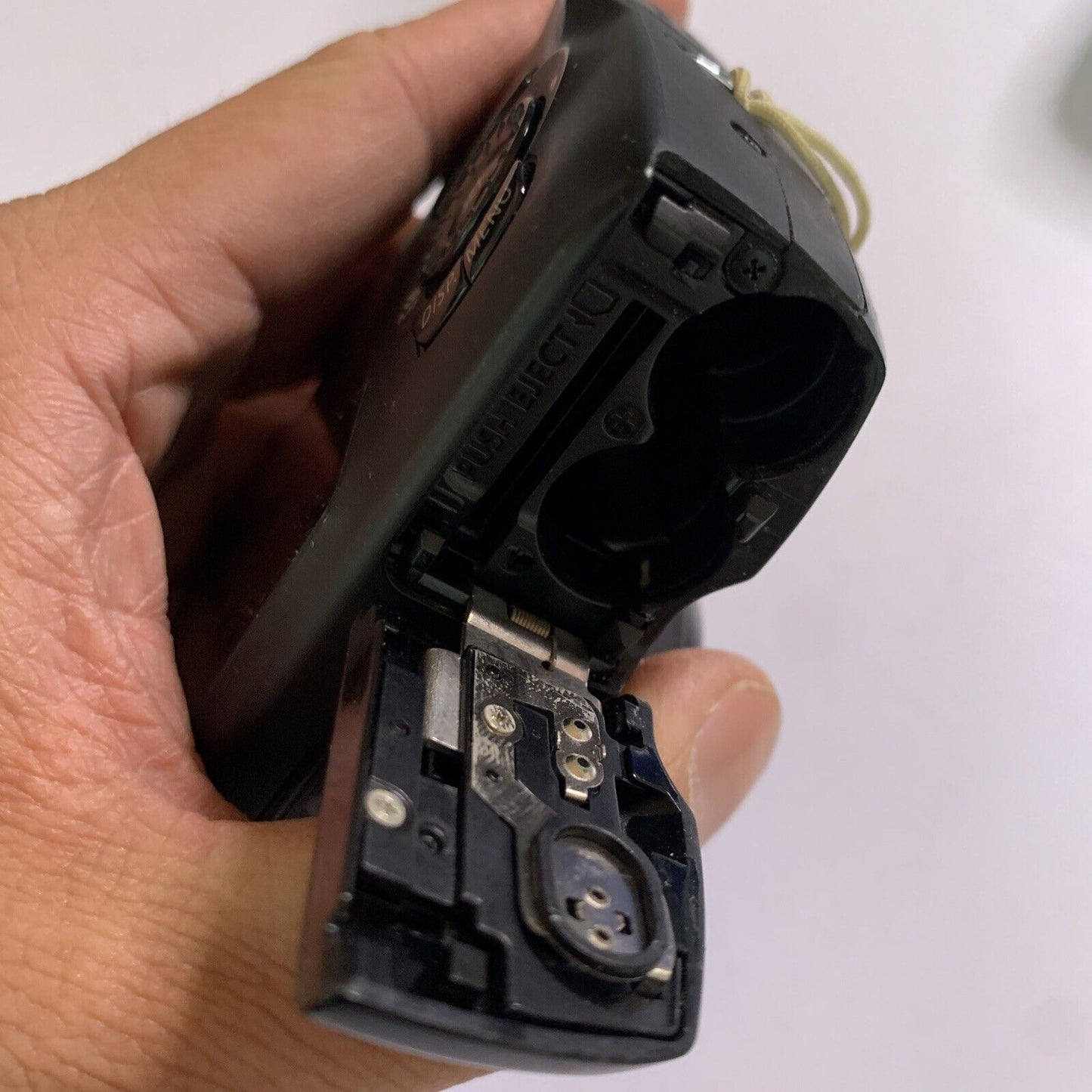 Canon PowerShot SX1 IS 10.0 MP Digital Camera 20x Optical Zoom Flash