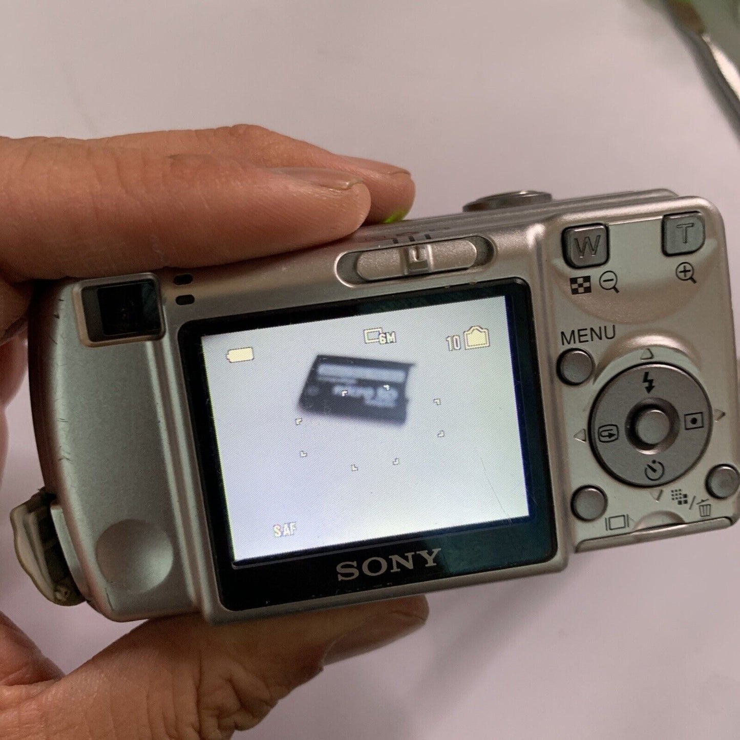 Sony Cybershot DSC-S600 Digital Camera 6MP 3x Zoom Zeiss Lens 1GB Memory Stick