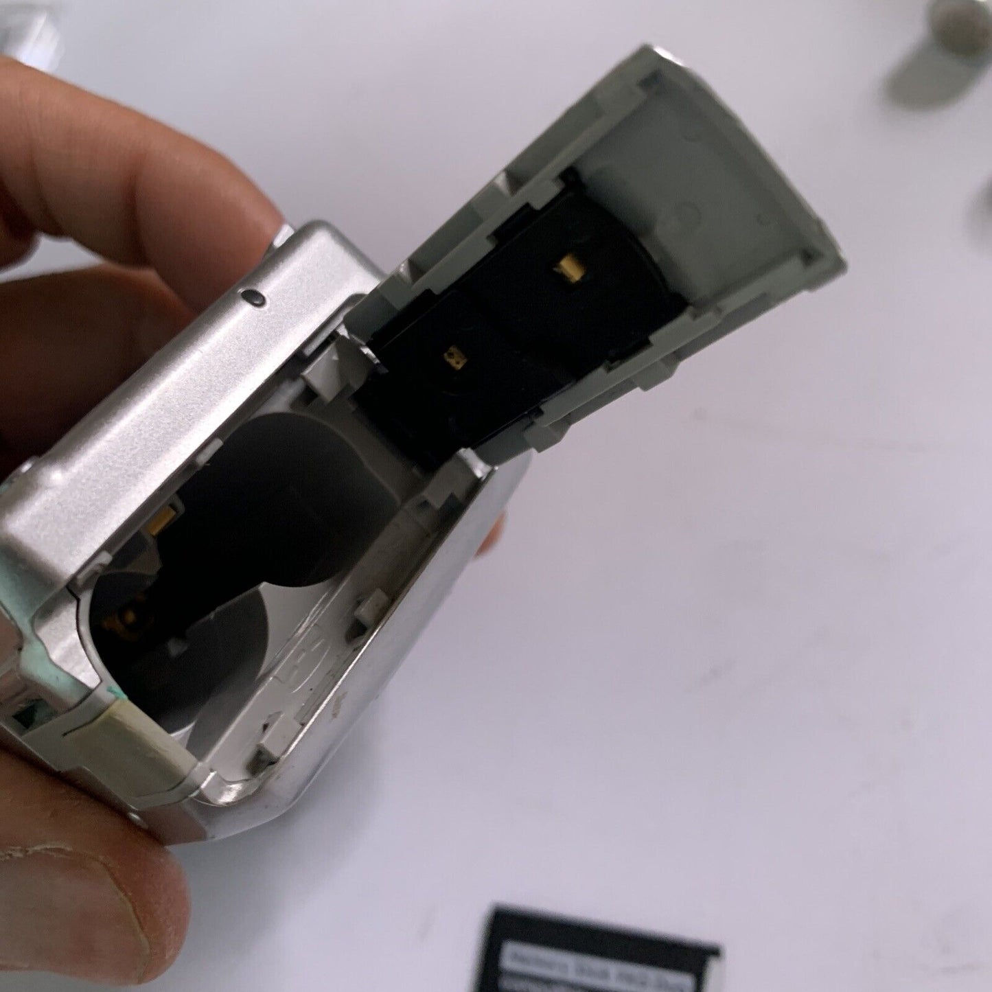 Sony Cybershot DSC-S600 Digital Camera 6MP 3x Zoom Zeiss Lens 1GB Memory Stick