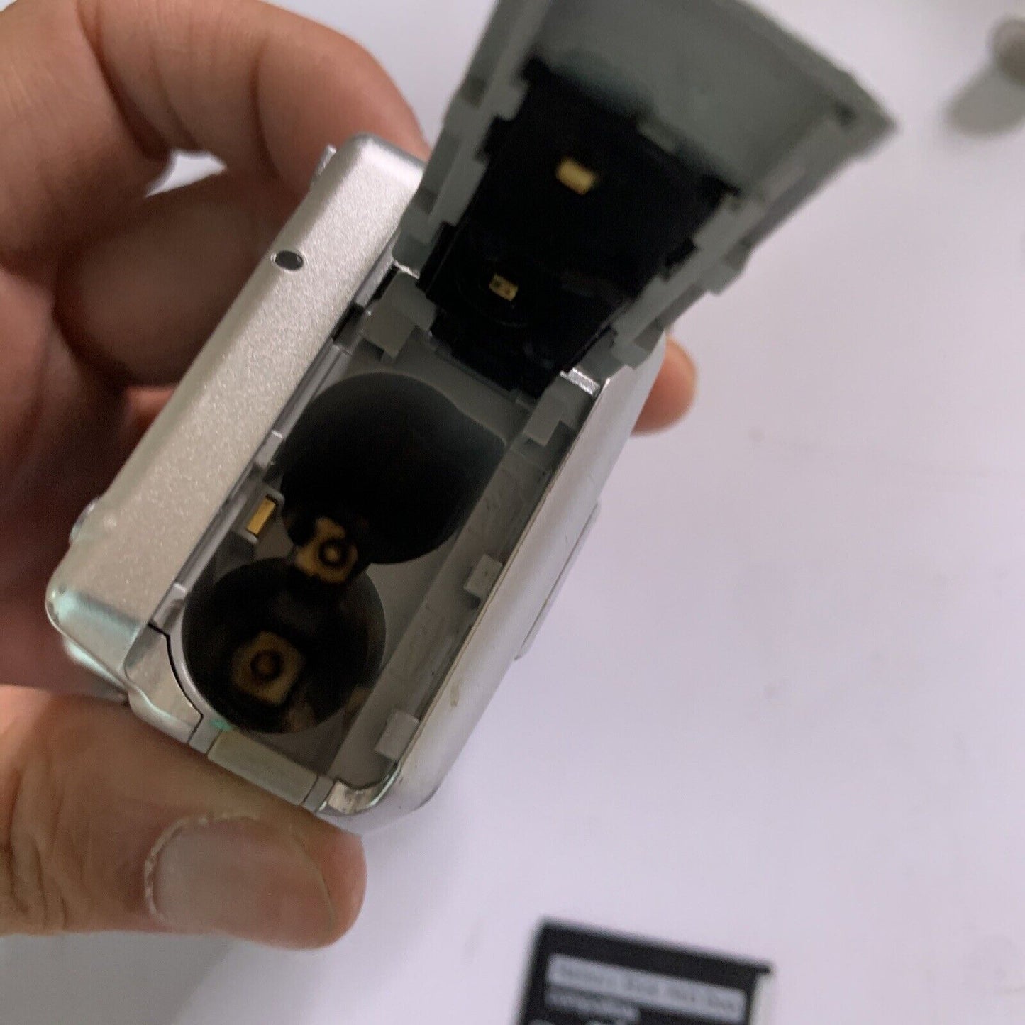 Sony Cybershot DSC-S600 Digital Camera 6MP 3x Zoom Zeiss Lens 1GB Memory Stick