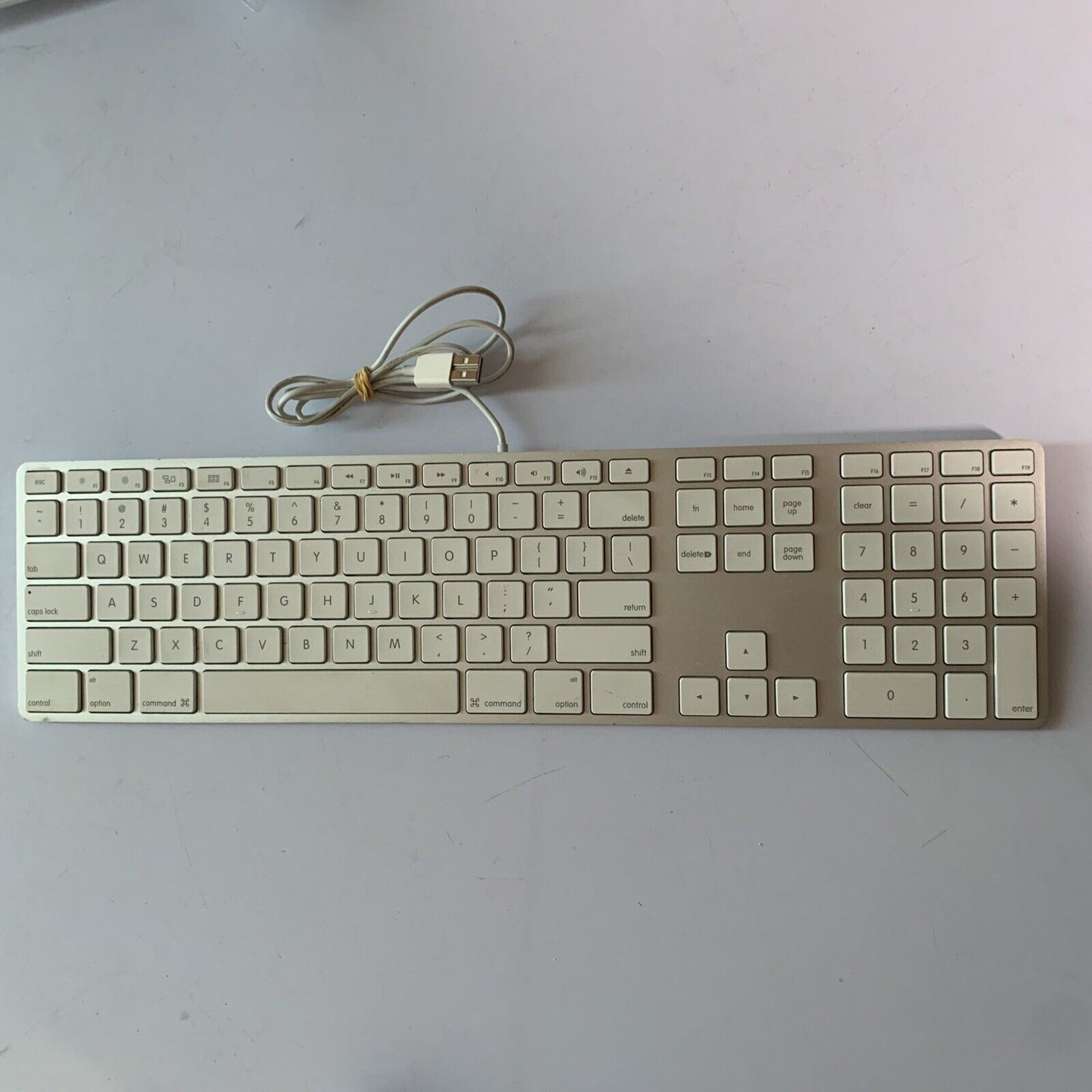 Genuine Apple Aluminum Keyboard with Numeric Keypad MB110LL/B A1243
