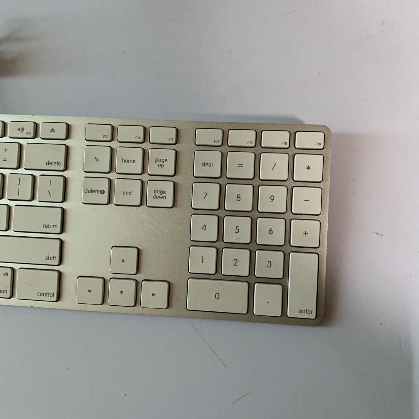 Genuine Apple Aluminum Keyboard with Numeric Keypad MB110LL/B A1243