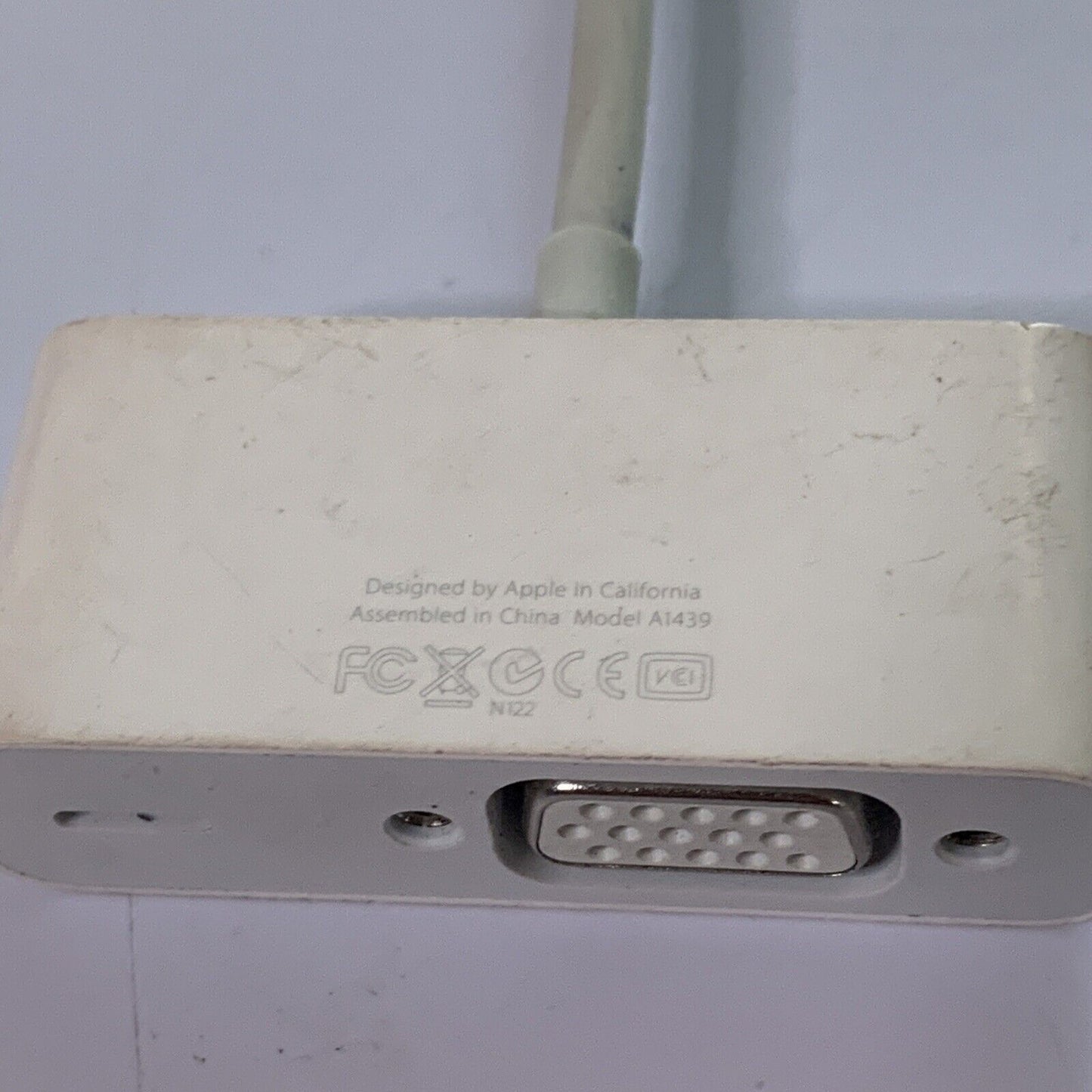 Genuine Apple iPhone iPad Lightning to VGA Adapter Display A1439 MD825AMA
