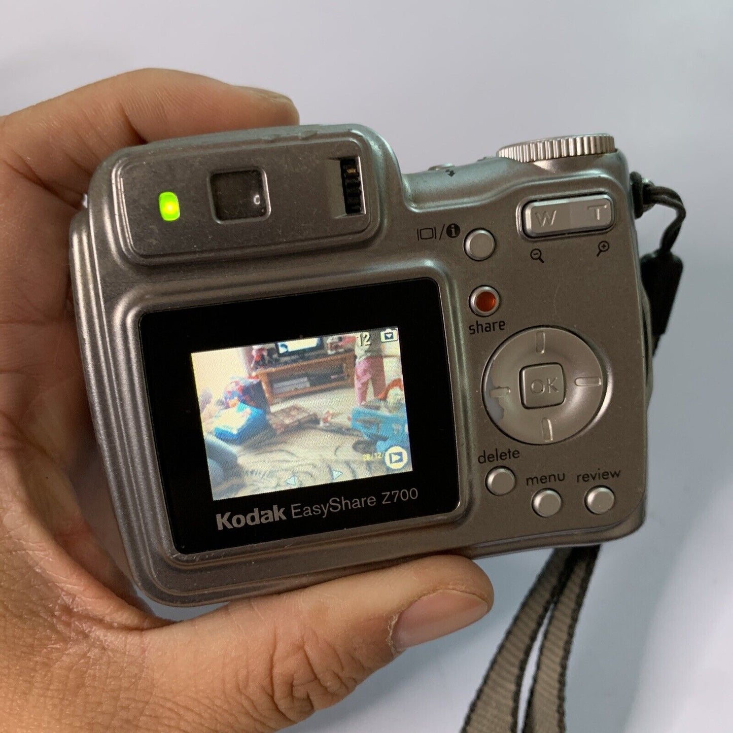 Kodak EasyShare Z700 Silver Digital Camera 4MP 1GB SD Card 5x Optical Zoom