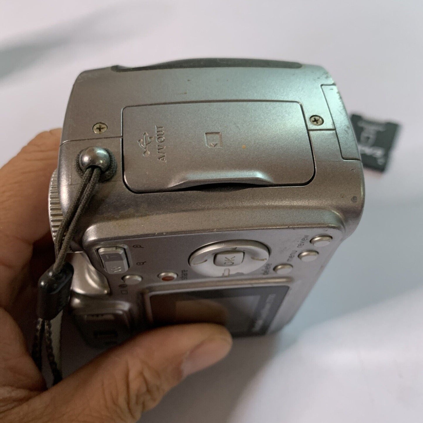 Kodak EasyShare Z700 Silver Digital Camera 4MP 1GB SD Card 5x Optical Zoom