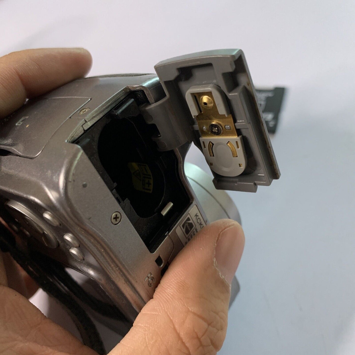 Kodak EasyShare Z700 Silver Digital Camera 4MP 1GB SD Card 5x Optical Zoom