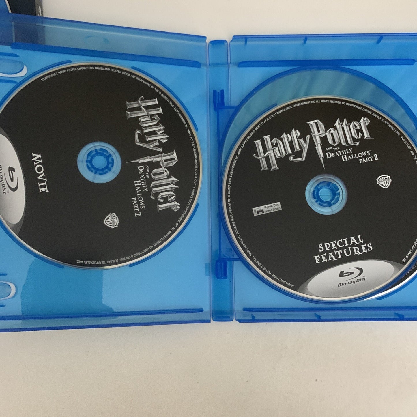 Harry Potter And The Deathly Hallows : Part 2 (Blu-ray & DVD) Region B &4
