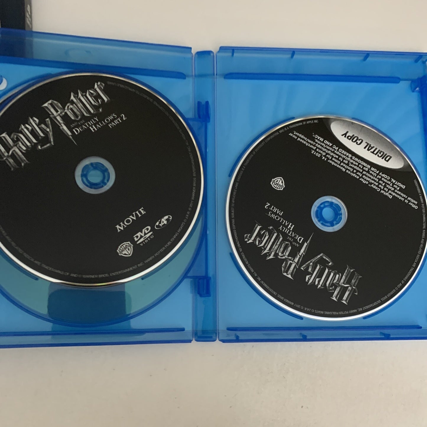 Harry Potter And The Deathly Hallows : Part 2 (Blu-ray & DVD) Region B &4