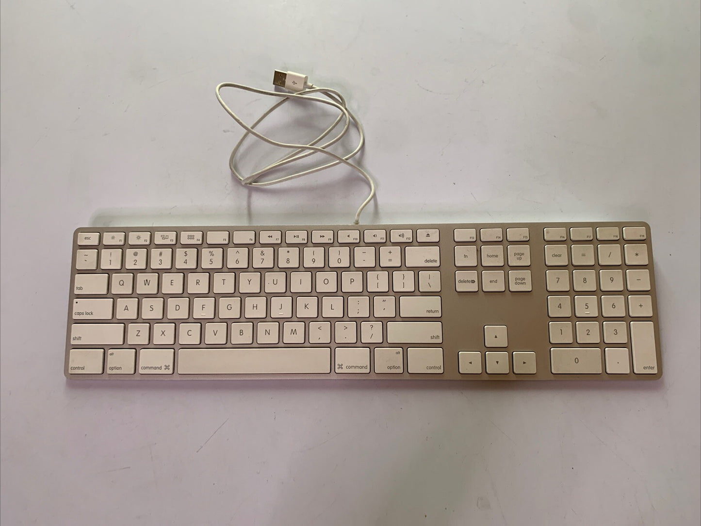Apple Aluminum Keyboard with Numeric Keypad MB110LL/B A1243 Dual USB Output