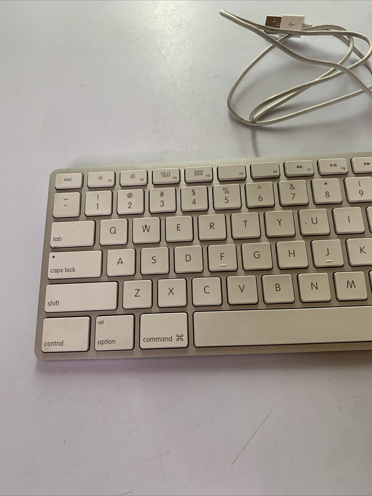Apple Aluminum Keyboard with Numeric Keypad MB110LL/B A1243 Dual USB Output
