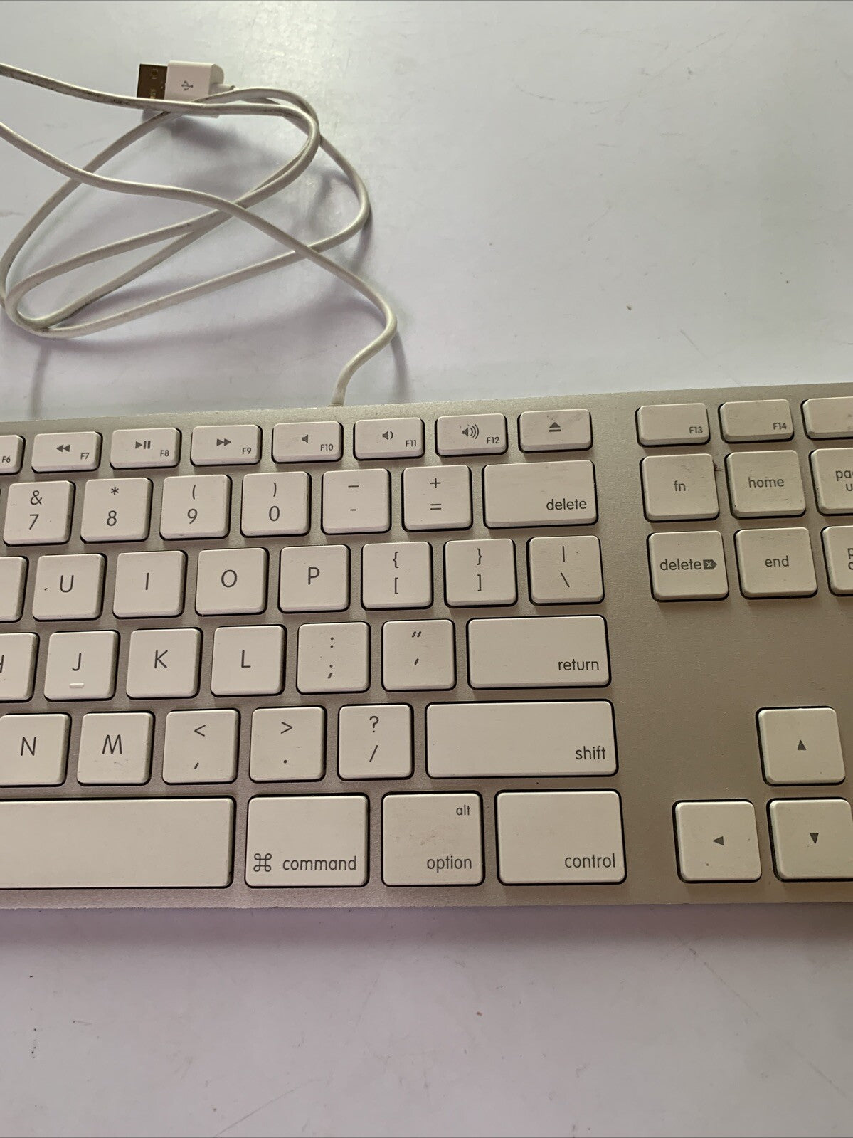 Apple Aluminum Keyboard with Numeric Keypad MB110LL/B A1243 Dual USB Output