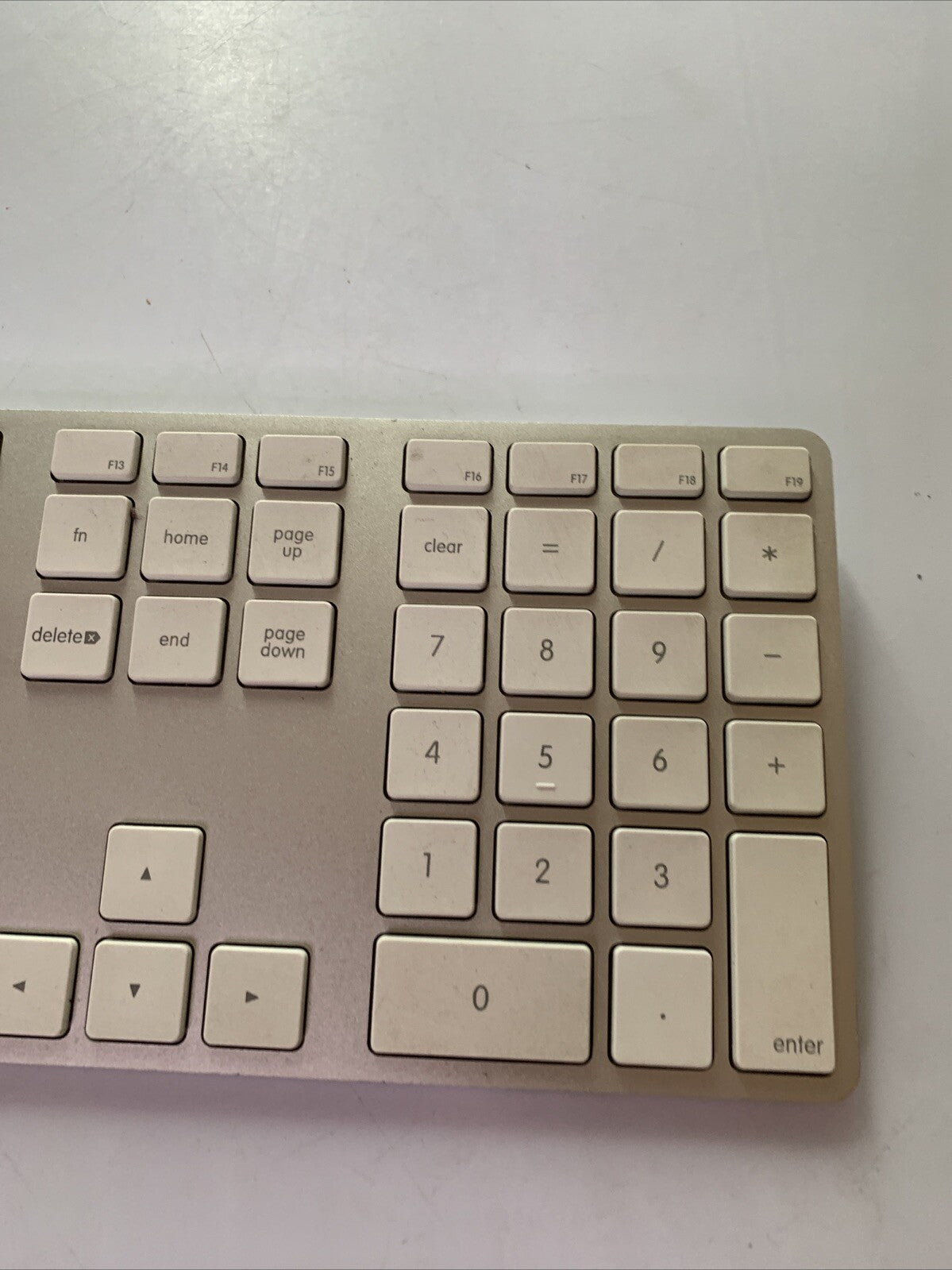 Apple Aluminum Keyboard with Numeric Keypad MB110LL/B A1243 Dual USB Output