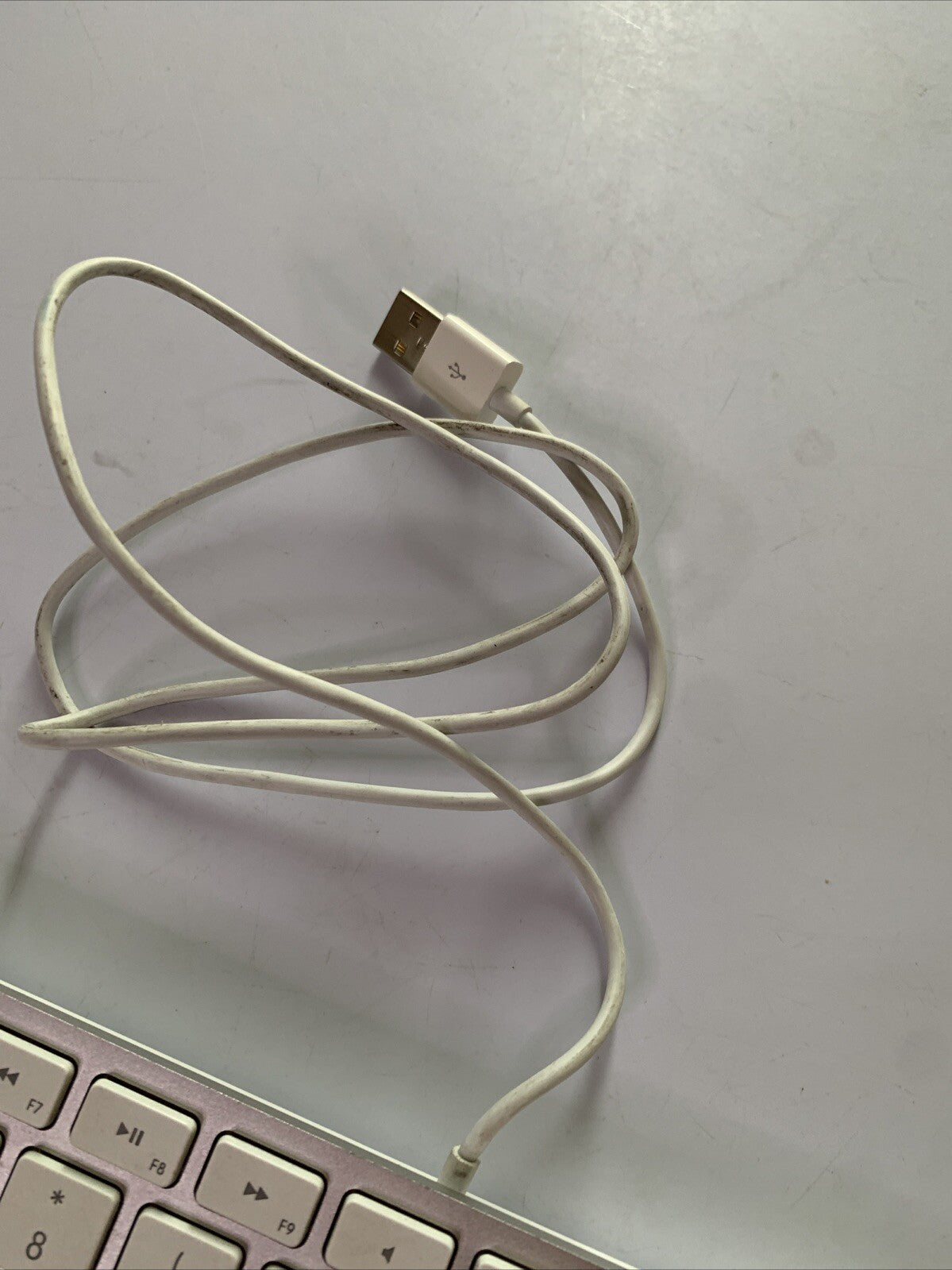 Apple Aluminum Keyboard with Numeric Keypad MB110LL/B A1243 Dual USB Output