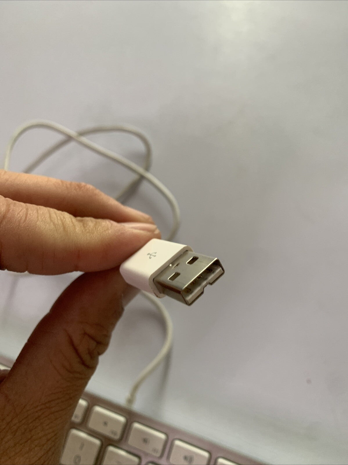 Apple Aluminum Keyboard with Numeric Keypad MB110LL/B A1243 Dual USB Output