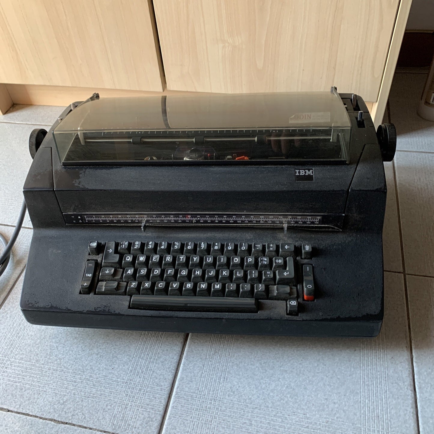 IBM Electric Typewriter Type 82 *Doesn’t Turn On For Parts Repair