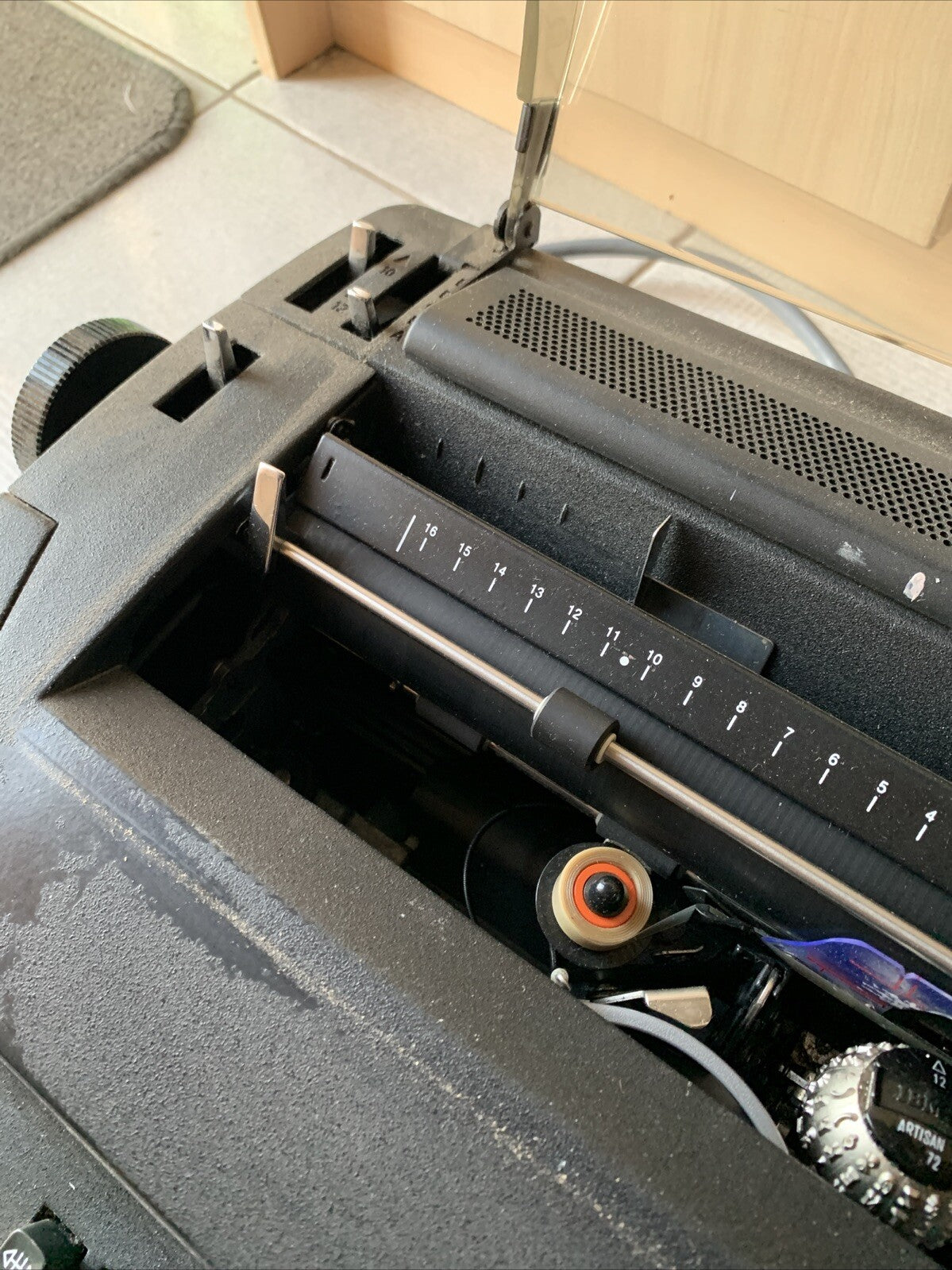 IBM Electric Typewriter Type 82 *Doesn’t Turn On For Parts Repair