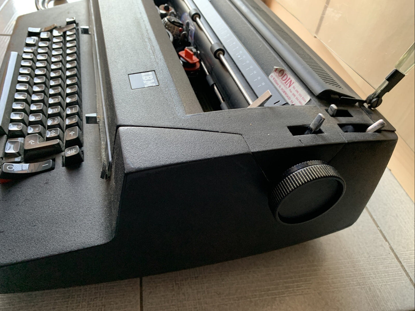 IBM Electric Typewriter Type 82 *Doesn’t Turn On For Parts Repair