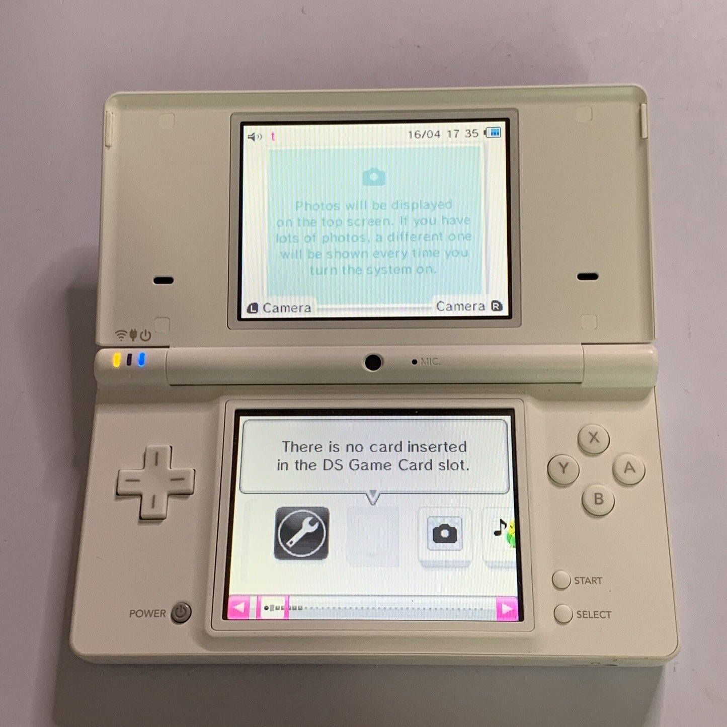 Nintendo DSi Console White Handheld Console with Charger PAL C/TWL-AUS