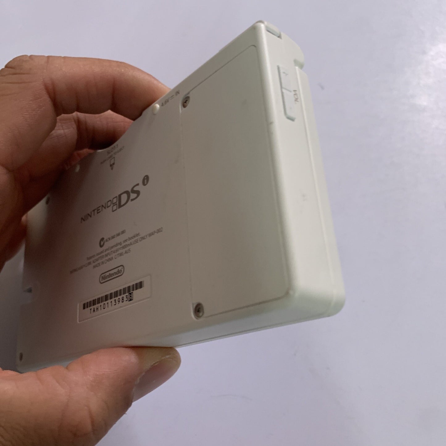 Nintendo DSi Console White Handheld Console with Charger PAL C/TWL-AUS