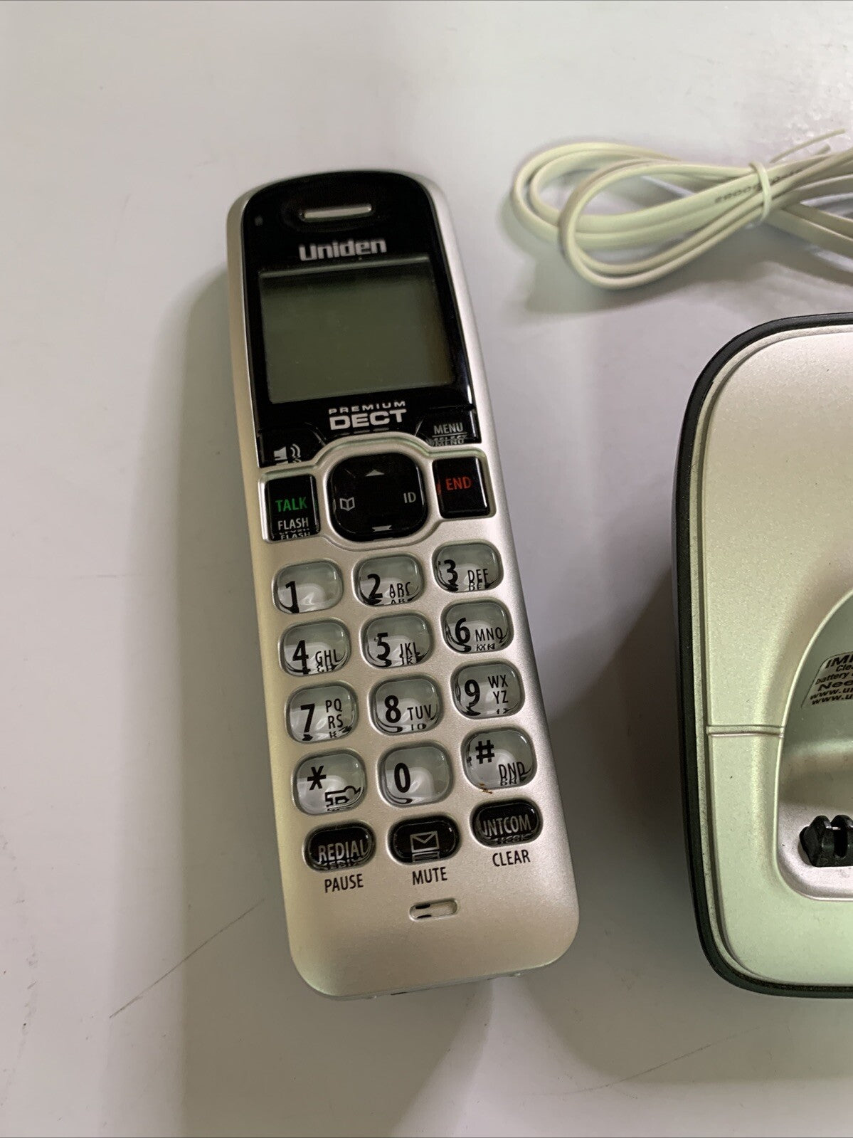 Uniden DECT 3015+1 Cordless Phone *Working But No Battery