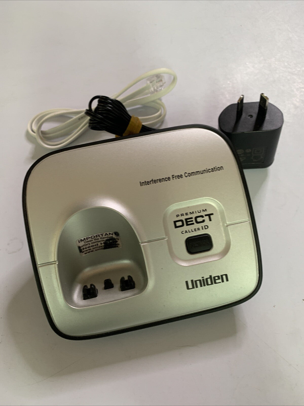 Uniden DECT 3015+1 Cordless Phone *Working But No Battery