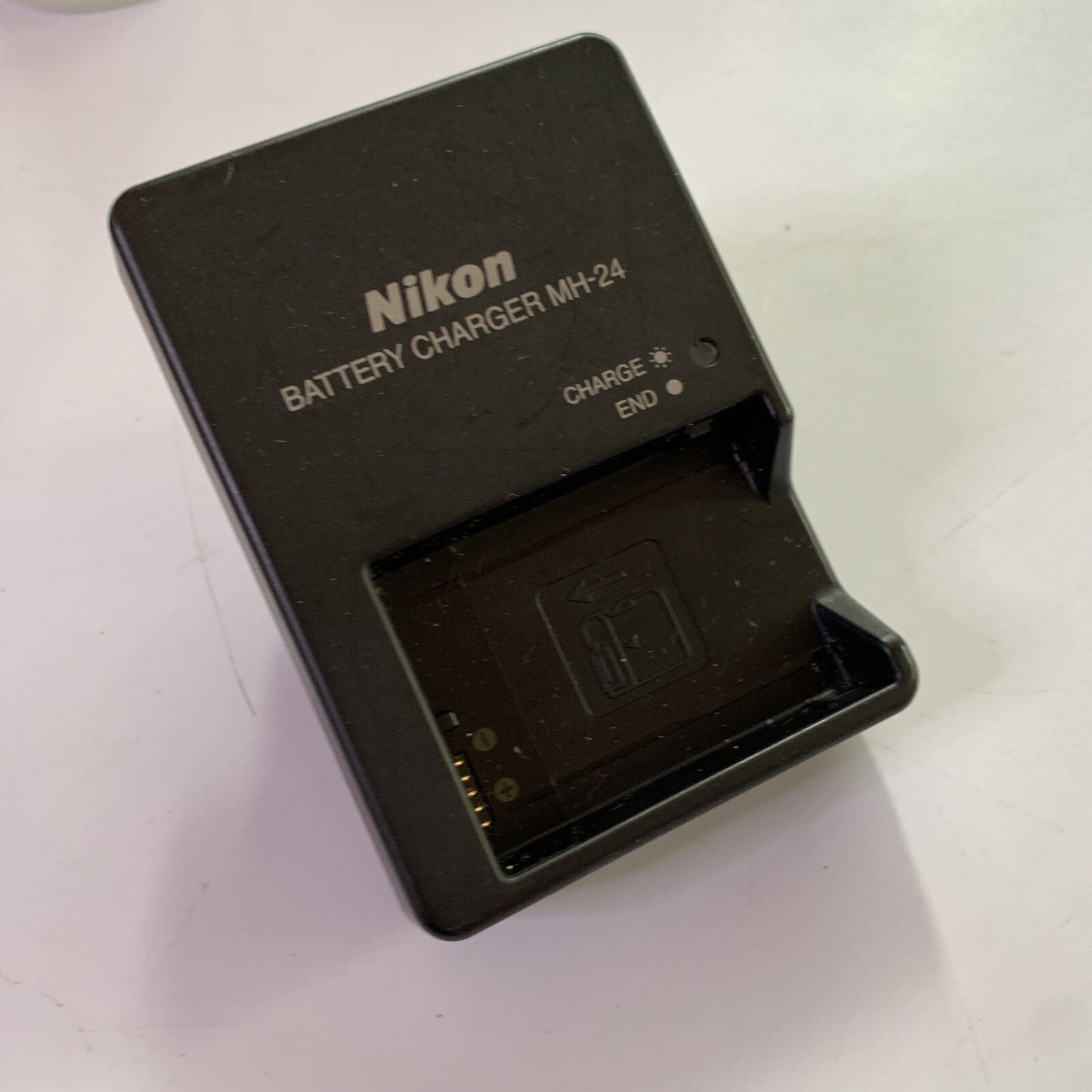 Genuine Nikon MH-24 Quick Camera Battery Charger for EN-EL14 Batteries