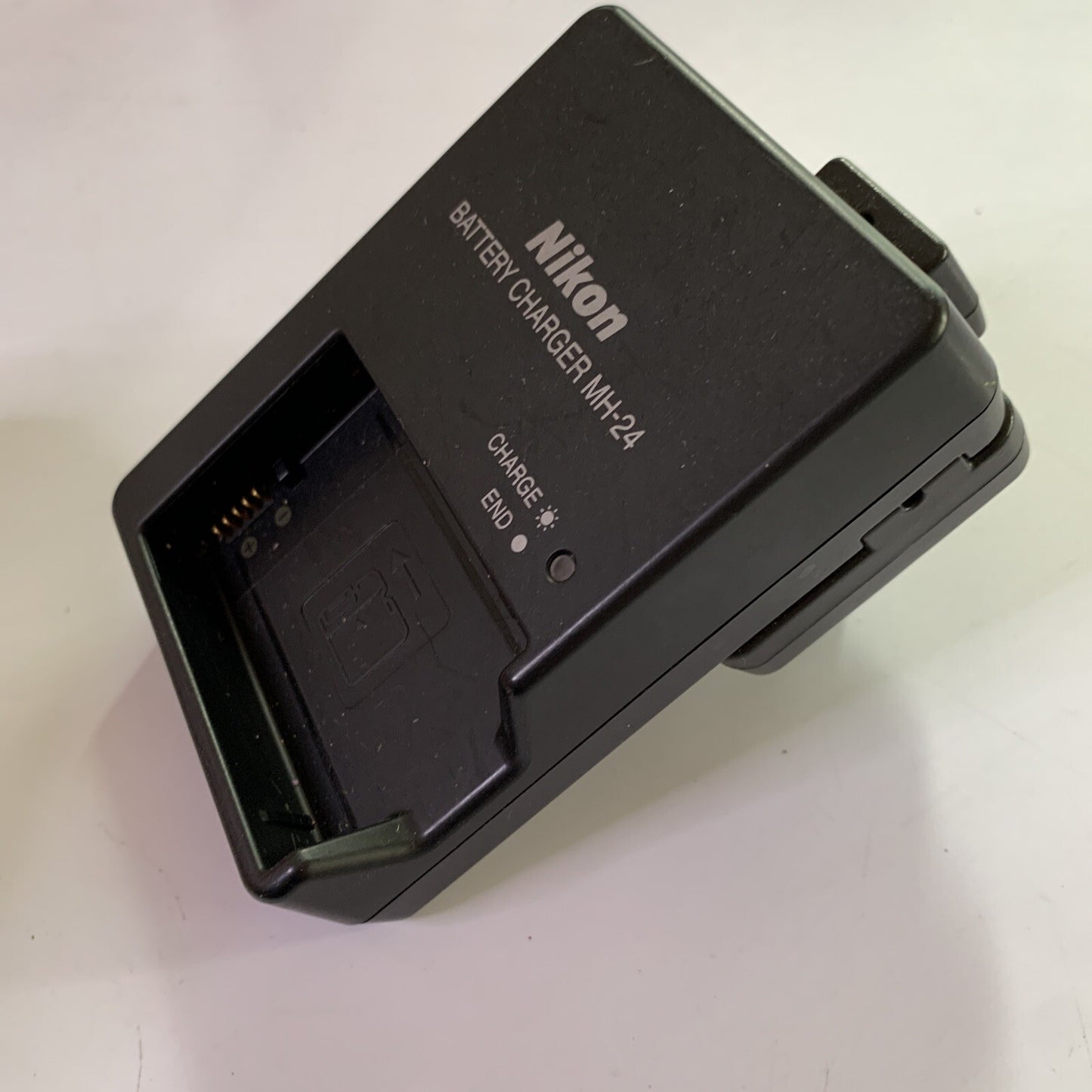 Genuine Nikon MH-24 Quick Camera Battery Charger for EN-EL14 Batteries