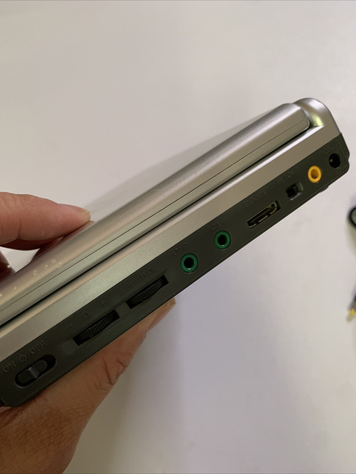 Axion 7” LCD Monitor & DVD Player With Power Supply Region 3