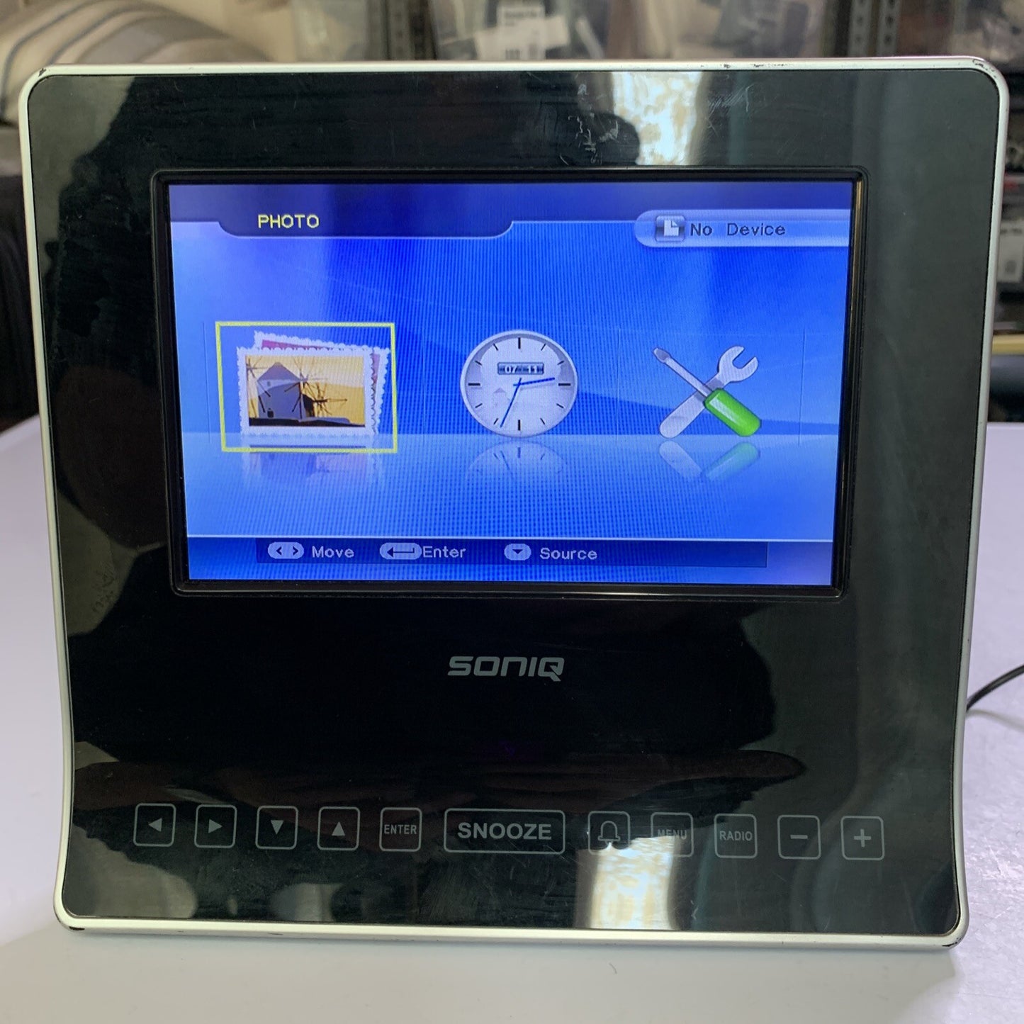 Soniq 7” Photo Frame Alarm Clock Radio QFD71CB