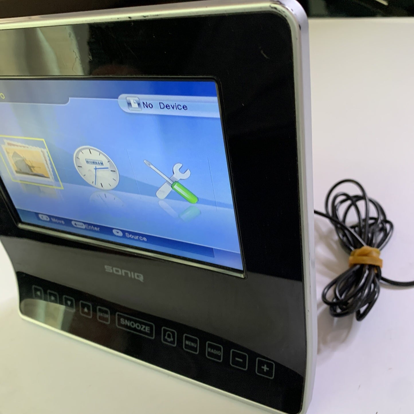 Soniq 7” Photo Frame Alarm Clock Radio QFD71CB