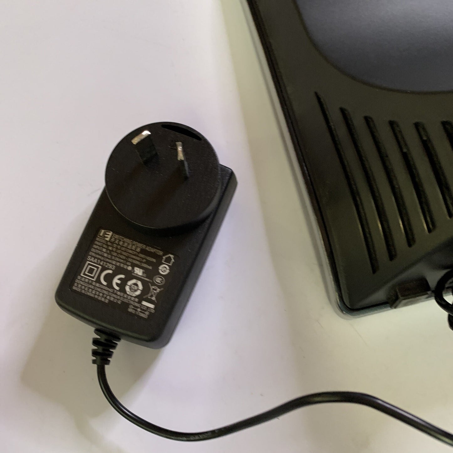 Soniq 7” Photo Frame Alarm Clock Radio QFD71CB