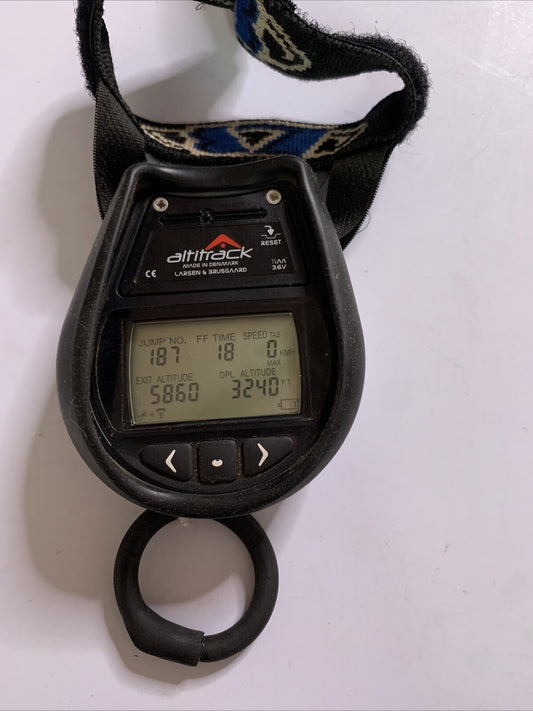 Altitrack Skydiving Altimeter Digital With Analog Scale