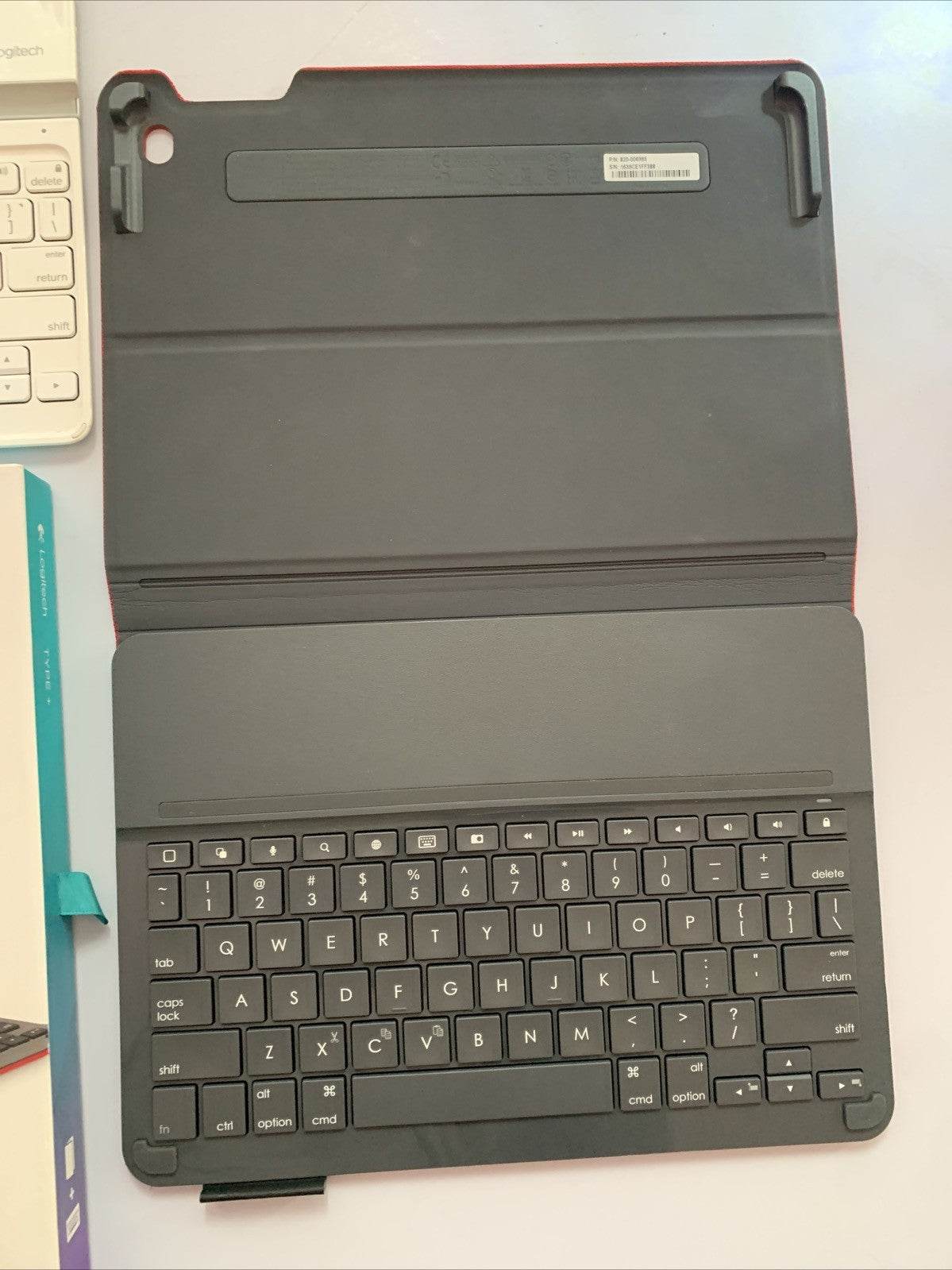 2x Logitech Bluetooth Keyboard *Doesn't Turn On For Parts