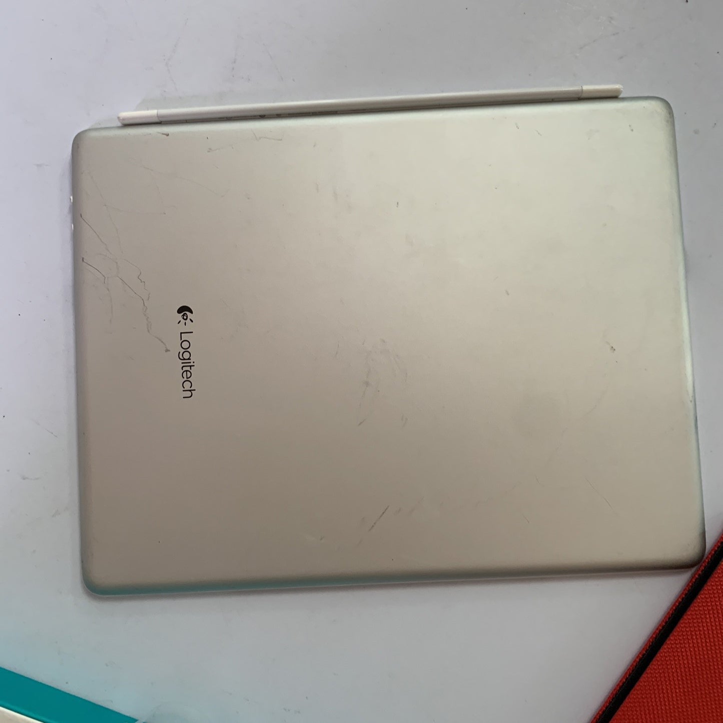 2x Logitech Bluetooth Keyboard *Doesn't Turn On For Parts