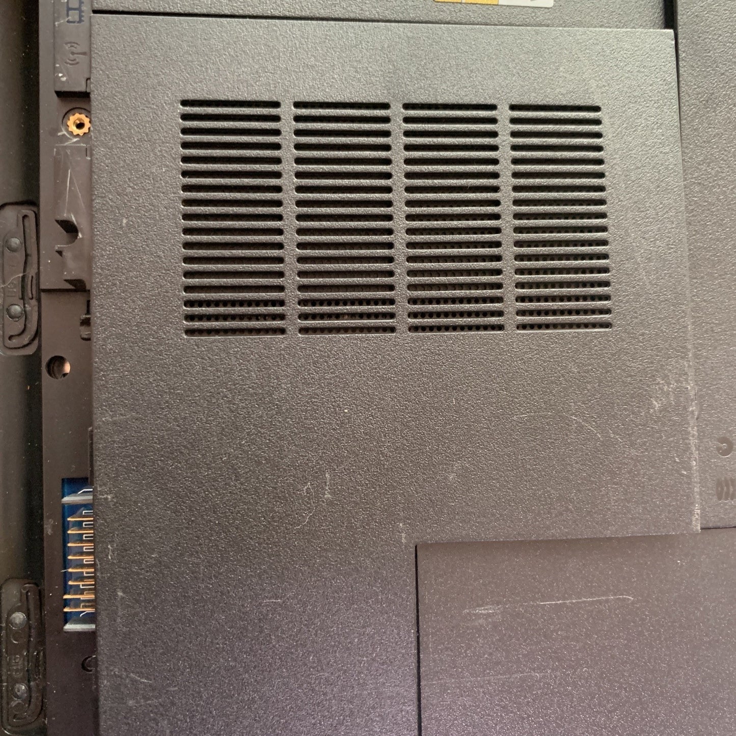 HP 2000 15.6" Laptop i3-4110M 2.4Ghz 4GB DVD-RW *No HDD Or Battery