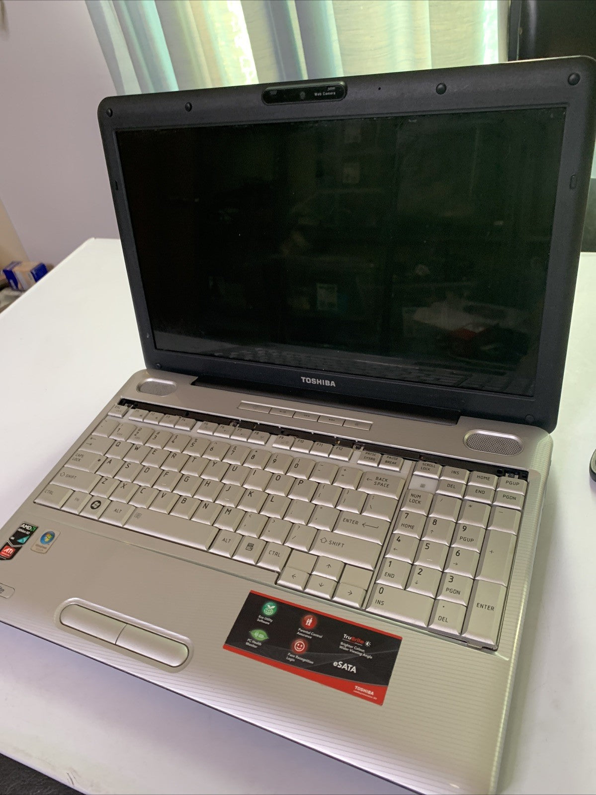Toshiba Satellite L500D Laptop 15.6" 4GB AMD Athlon X2 QL-65*No HDD Power Supply