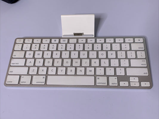 Apple A1359 Keyboard Dock For Apple 30-Pin Connector