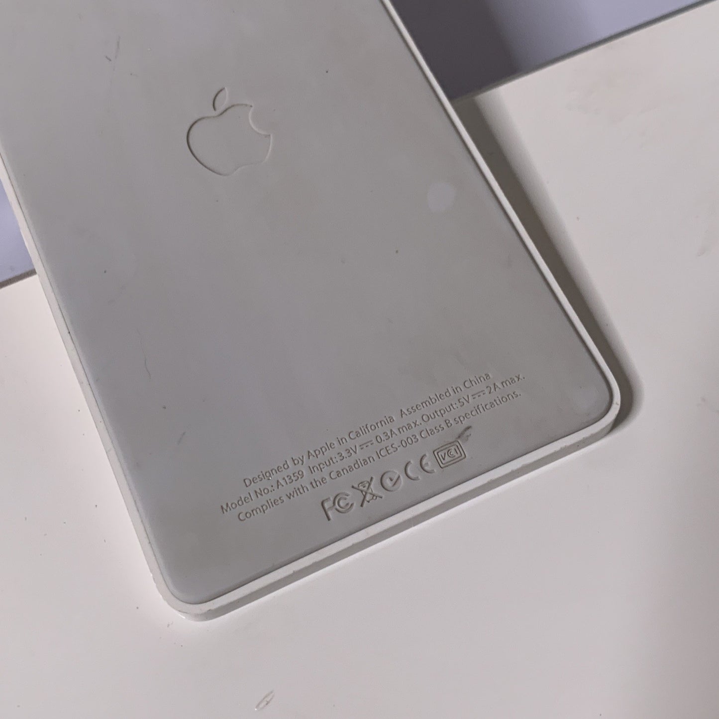 Apple A1359 Keyboard Dock For Apple 30-Pin Connector