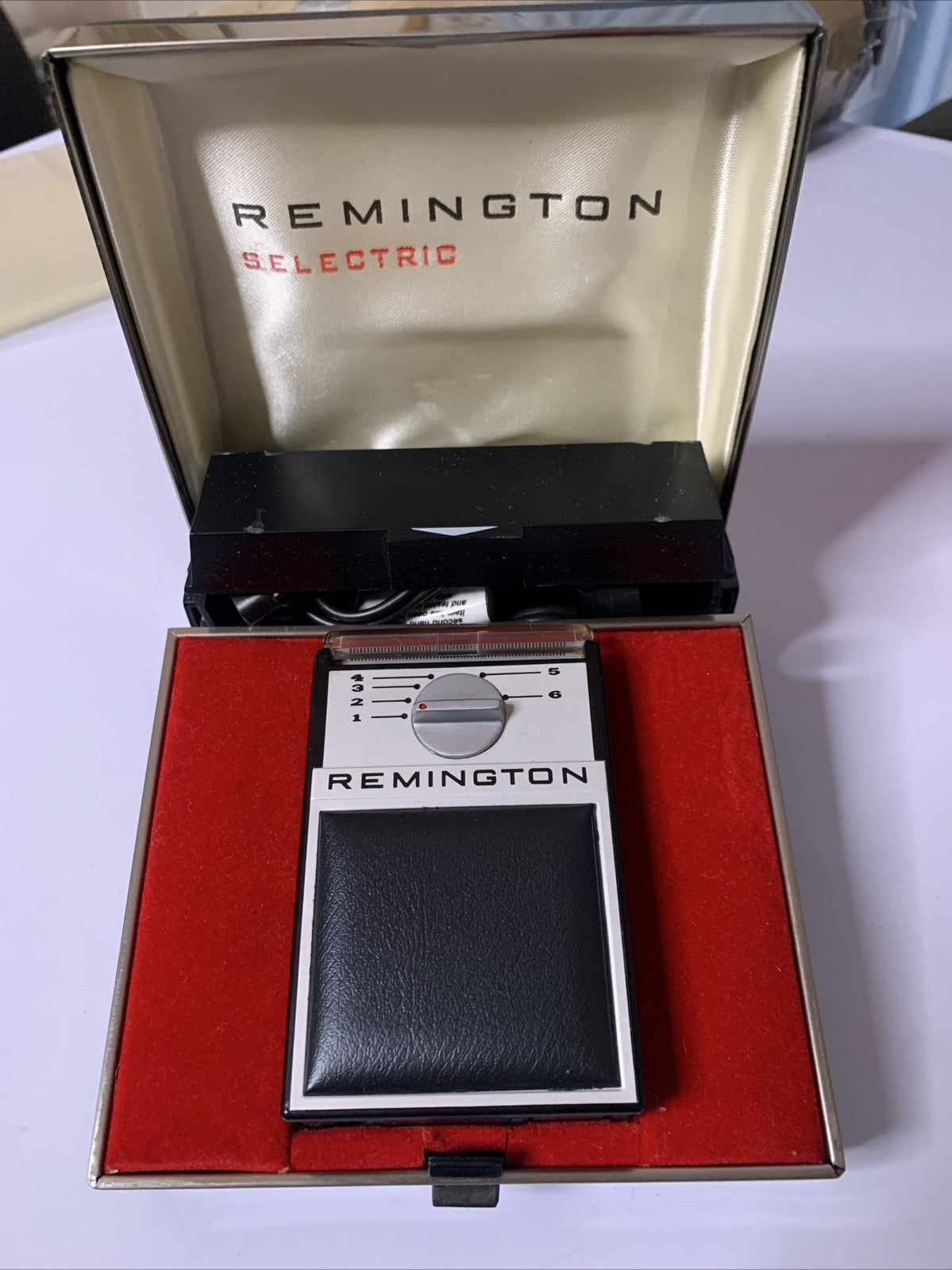 Remington Electric Shaver Vintage Model B-Y N52 Made In Australia