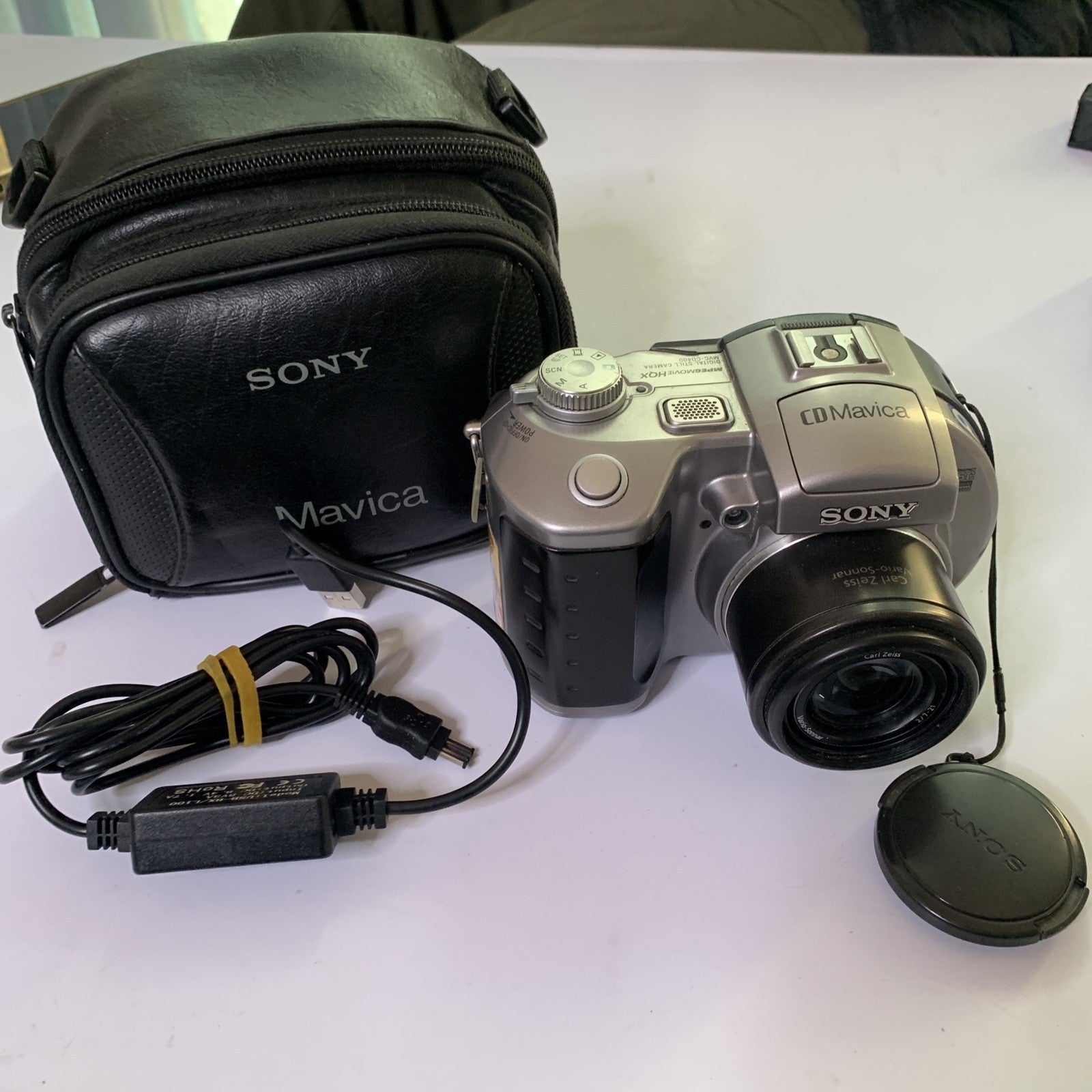 Sony CD Mavica MVC-CD400 Digital Camera 4MP & Bag *Working but flat ba ...