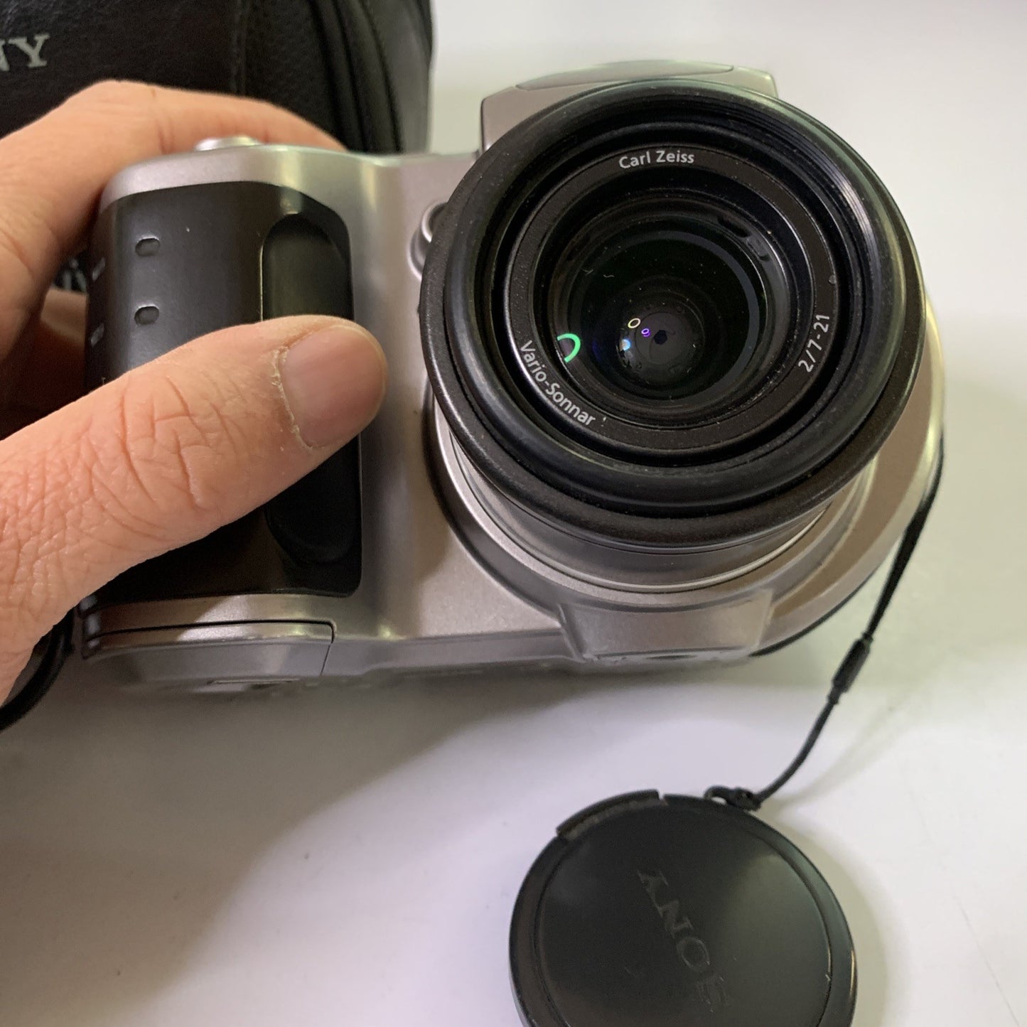 Sony CD Mavica MVC-CD400 Digital Camera 4MP & Bag *Working but flat battery