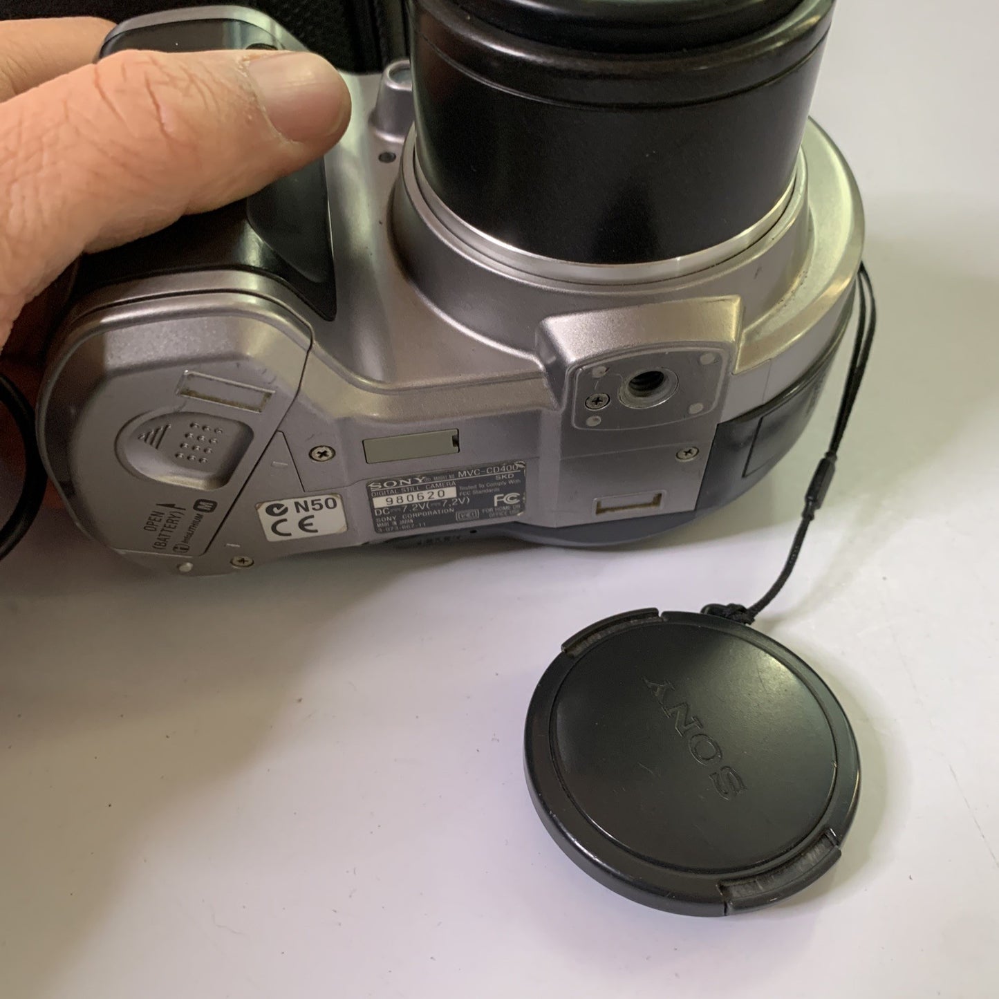 Sony CD Mavica MVC-CD400 Digital Camera 4MP & Bag *Working but flat battery